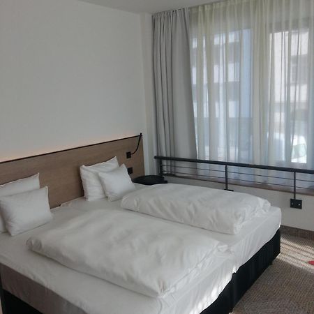 Sorat Hotel Saxx Nuernberg Room photo