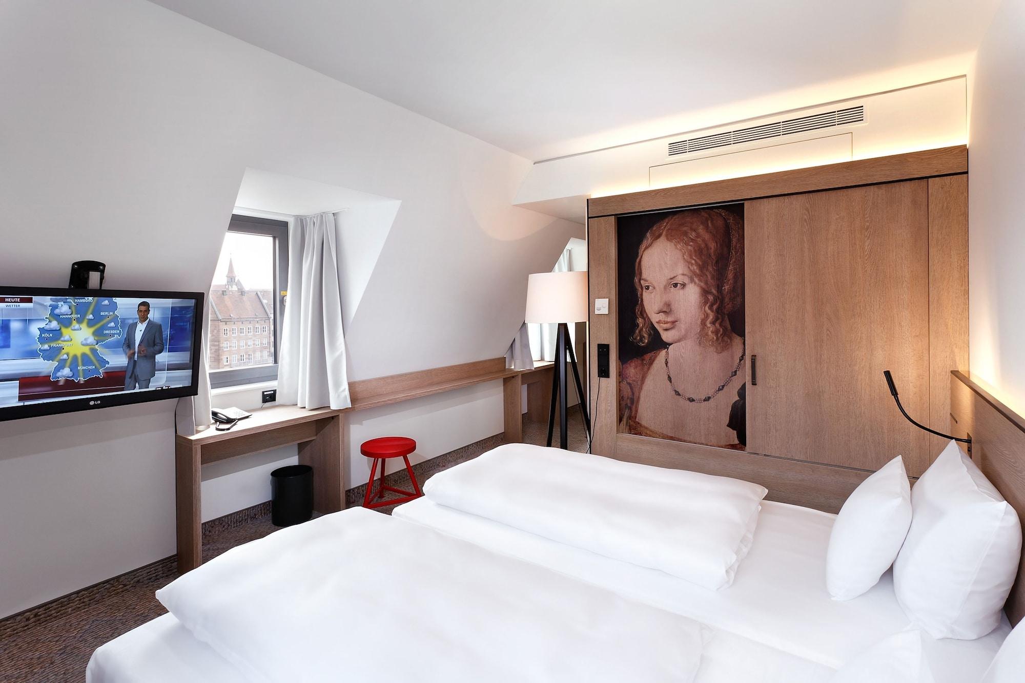 Sorat Hotel Saxx Nuernberg Room photo